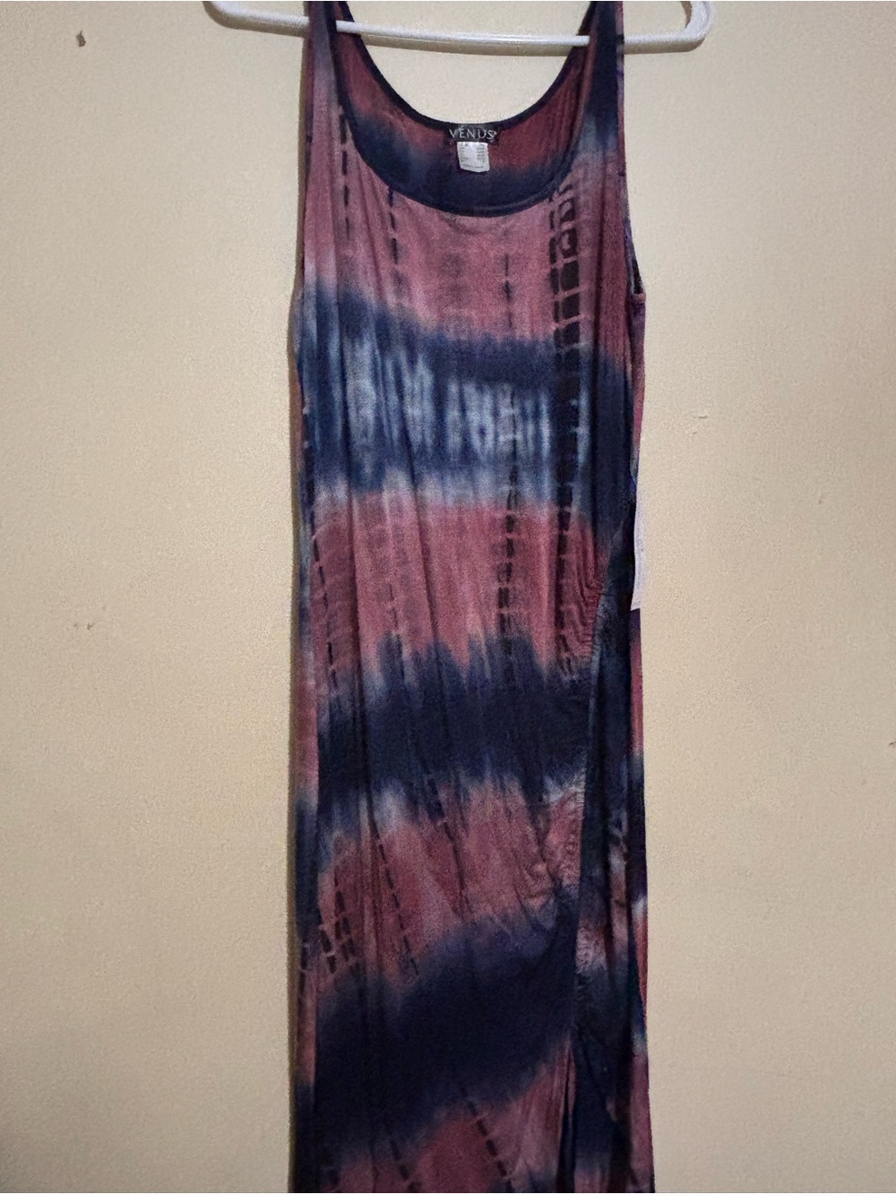 Venuz Sleeveless Tie-Dye Maxi Dress in Burgundy and Navy  marca  venuz nuevo